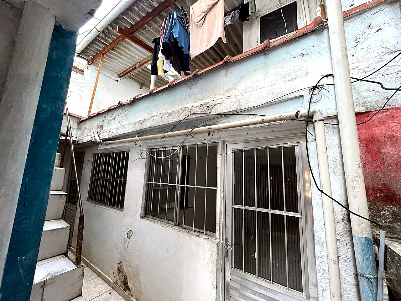 CASA DE RENDA COM 6 CASAS NO QUINTAL – EXCELENTE OPORTUNIDADE DE INVESTIMENTO